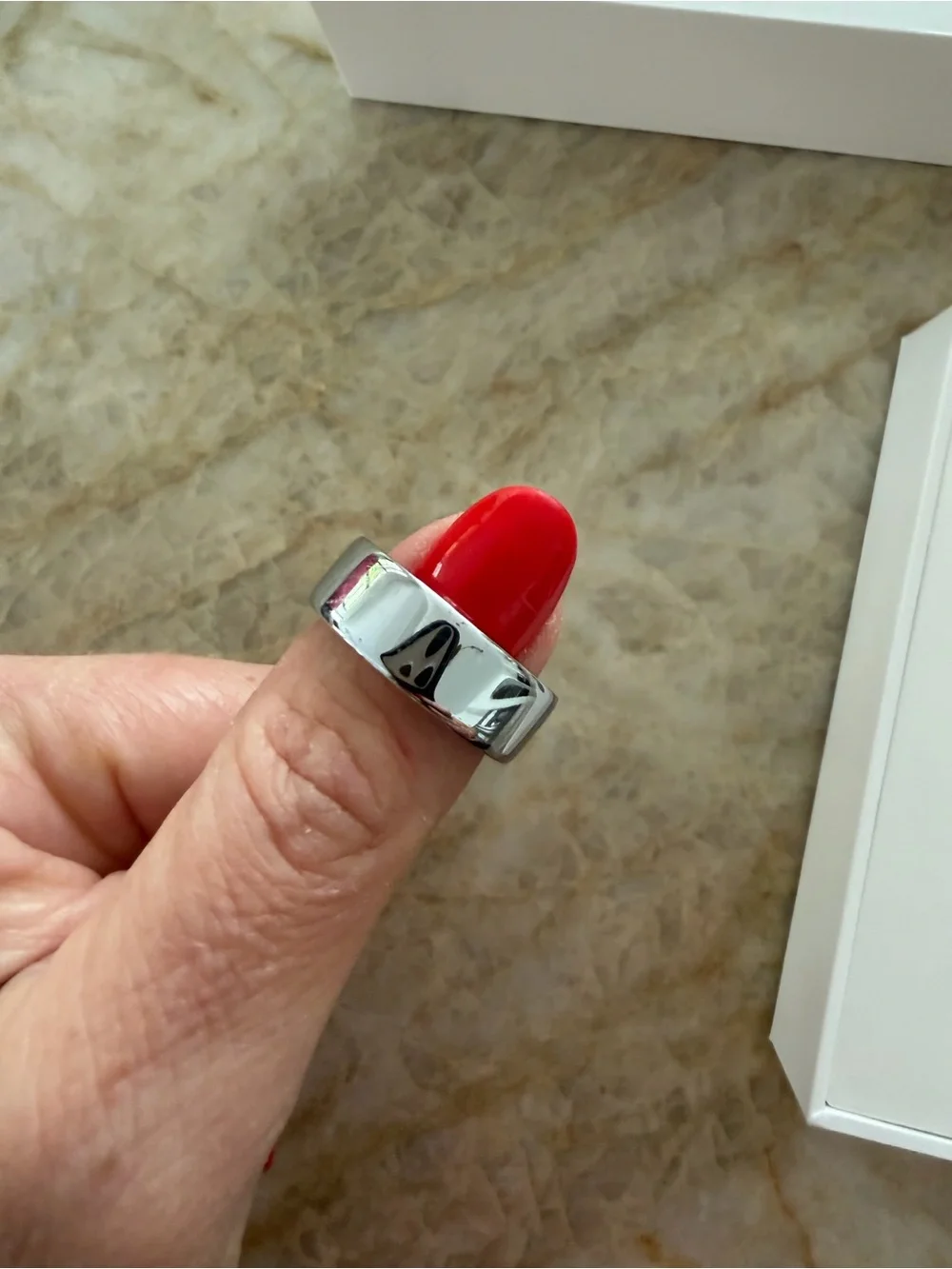Oura Ring 4 Smart Ring - Silver 9